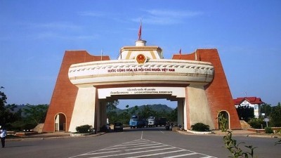 Vietnam, Laos strengthen goods transport  - ảnh 1